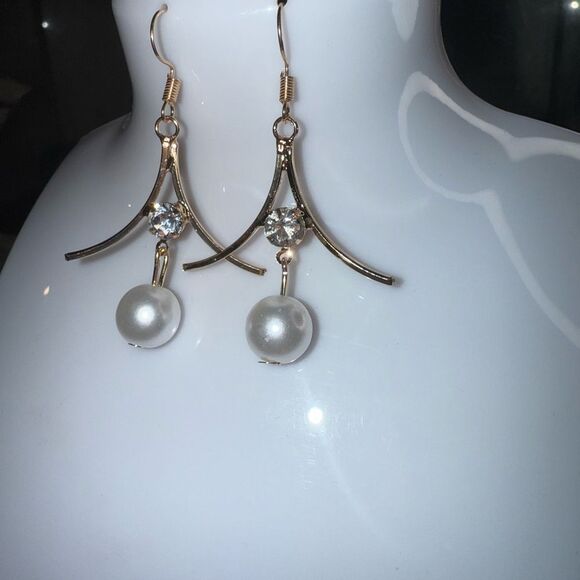 Elegant Gold and Silver Pearl Drop Earrings - Picture 1 of 2
